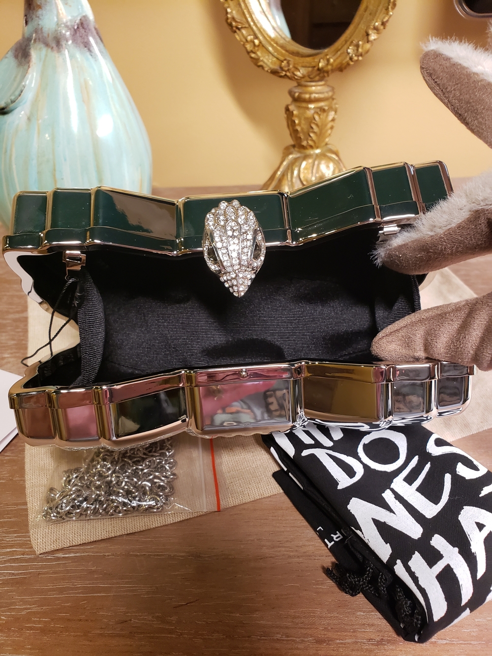 Kurt Geiger Silver Mirror Bow Clutch w/ Shoulder Chain NIB! - Picture 9 of 14